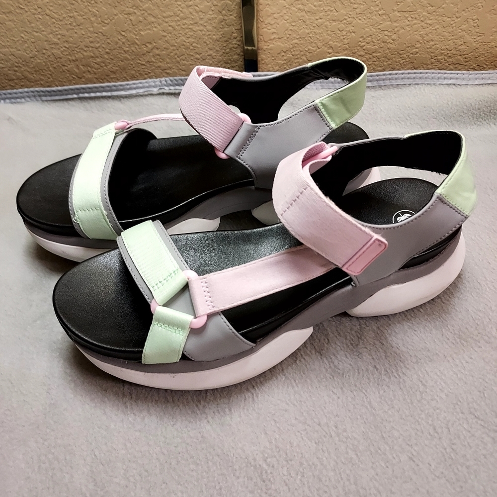 NWOB Nurture Roam Pastel Comfort platform sandals 9.5 Vacation Beach Walking